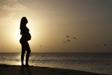 未婚先孕，女工能享受法定产假及产假待遇吗