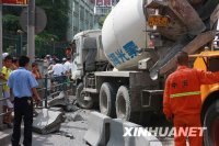 上海一起交通事故造成1死3伤