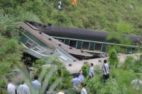广西载客列车脱轨致4人死亡！