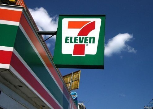 有消息称7-eleven在上海将关闭调整近20家门店,在广州也已经关闭了十