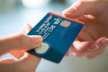 信用卡有欠款就不能贷款了吗