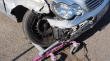 摩托车和小车交通事故责任怎么划分责任