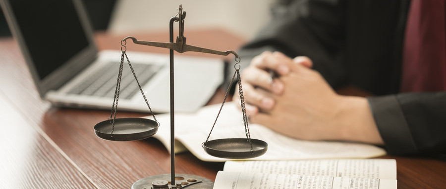 自己到法院去起诉离婚需要提交什么材料