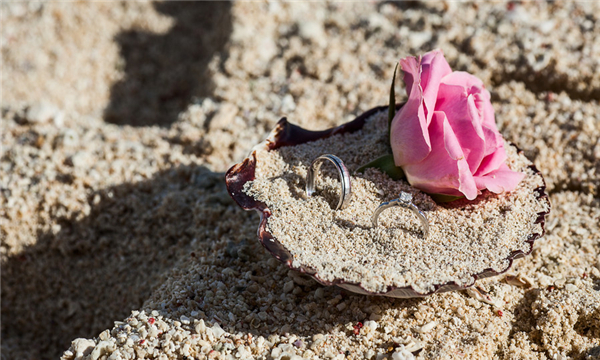 夫妻一方在外地怎么办理离婚