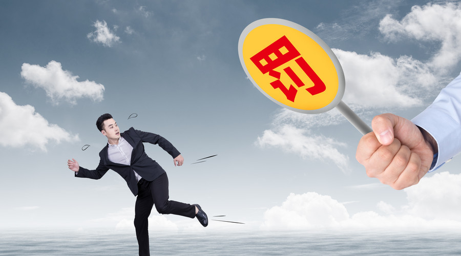 大妈逆行掏出“老司机资格证”,制造假证怎么判刑